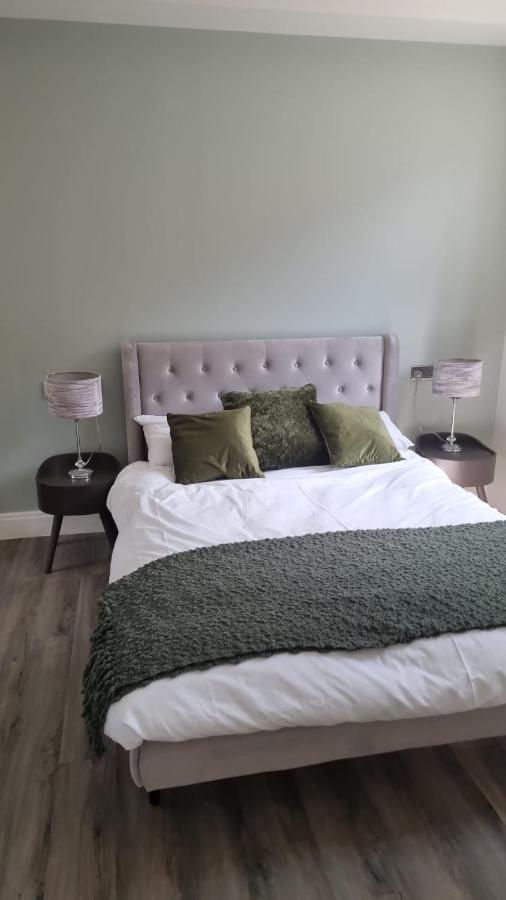 בושי Jasmin Apartments - Luxury 1 & 2 Bedroom Units With Free Parking מראה חיצוני תמונה