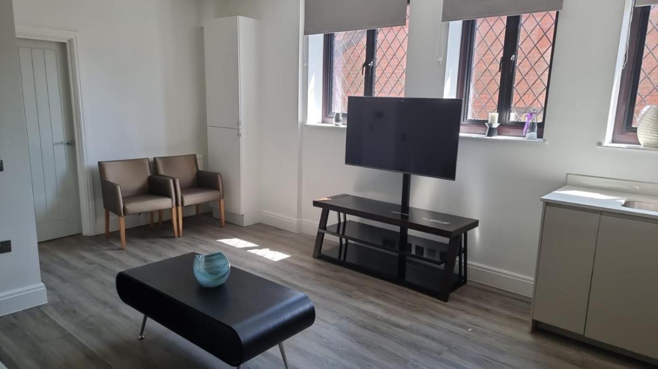בושי Jasmin Apartments - Luxury 1 & 2 Bedroom Units With Free Parking מראה חיצוני תמונה